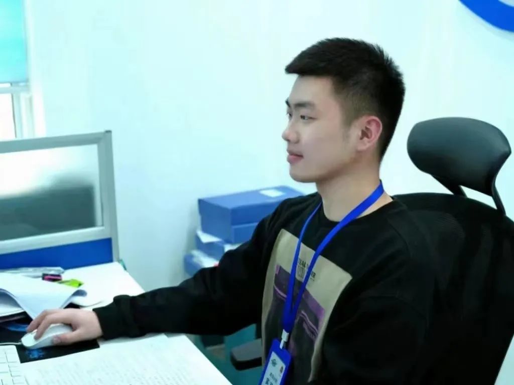 81302